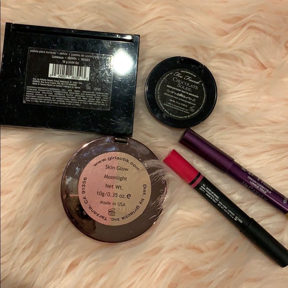 Makeup bundle💕 - Picture 2 of 3